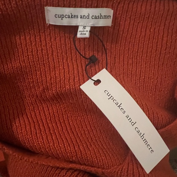 CUPCAKES AND CASHMERE GEARHEART SWEATER size S V-neckline, orange NWT - Picture 5 of 5
